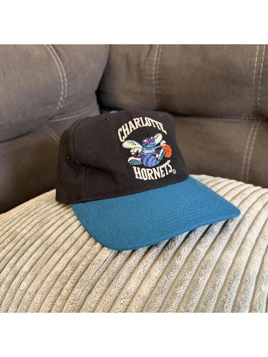 Starter Other - 90s Vintage Starter Charlotte Hornets black blue snapback hat #NBA #basketball